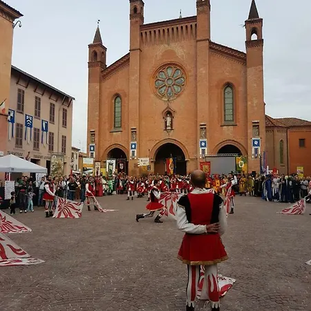 Casa Duomo * Alba (Piedmont)